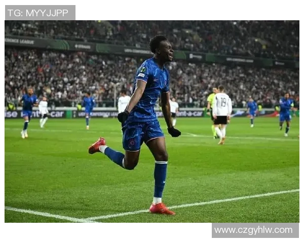 乔治与足球巨星们的精彩互动与背后故事揭秘